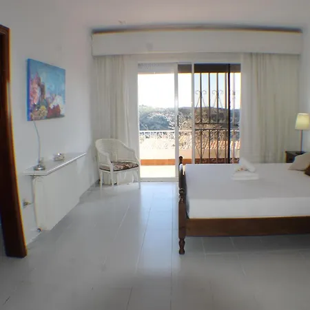 Agi Cibeles Villa Roses